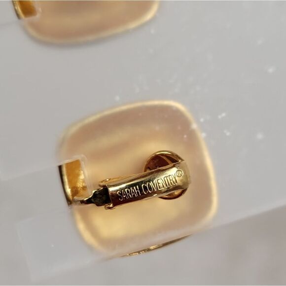 Sarah Coventry Earrings Vintage 80s Black Enamel and Gold Toned Square Clip On - Picture 3 of 6